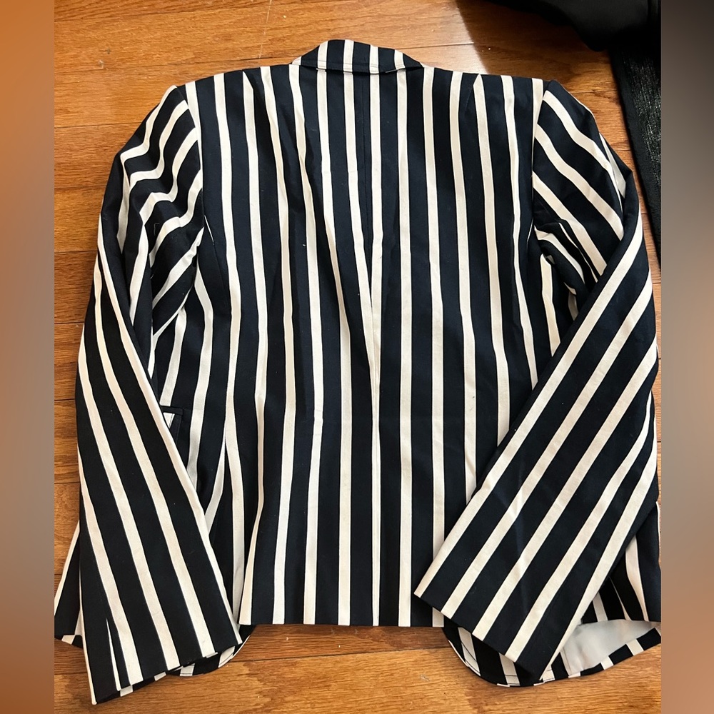 Blue and white stripped Banana Republic blazer with gold buttons - Picture 7 of 7